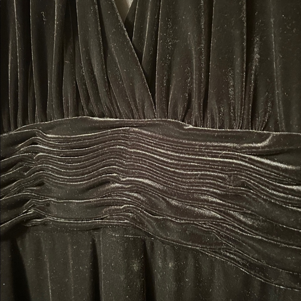 Evan Picone Black Velvet Halter Dress - Picture 4 of 6